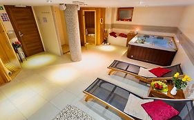 Hotel Aina